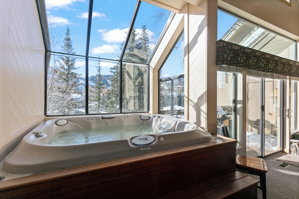 Queen Esther at Deer Valley Resort - Four Bedroom Condo with Hot Tub #2447 4 Condo