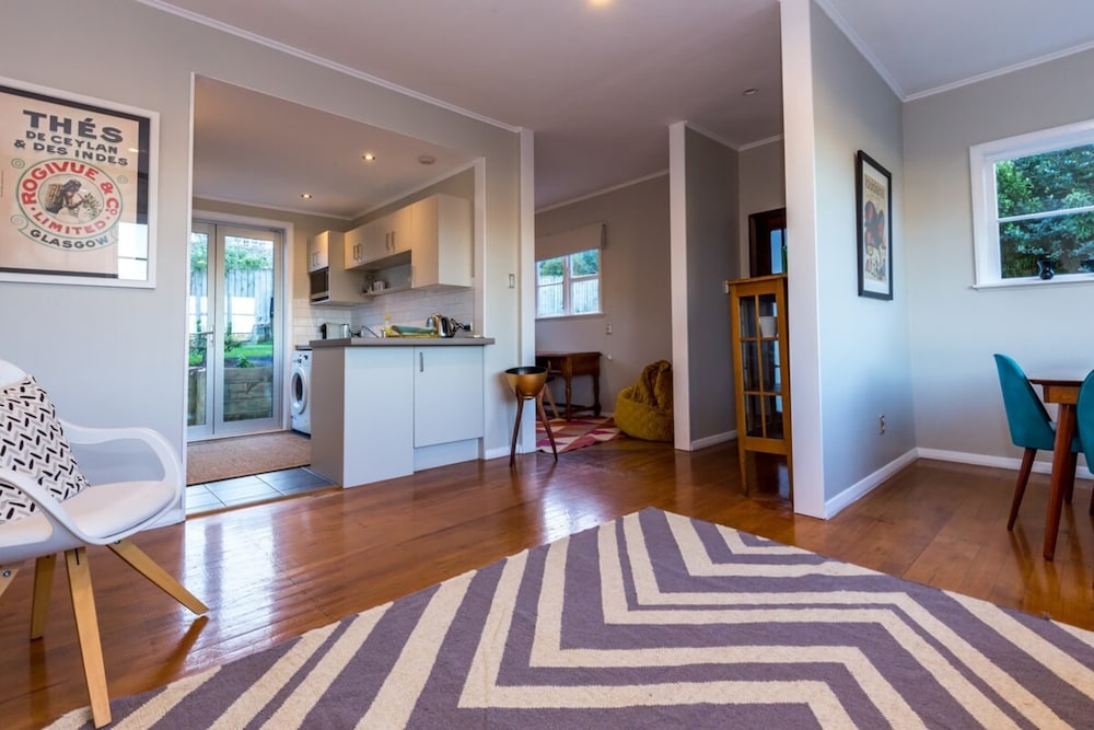 Sunny, Character 2 Bedroom Home - Mission Bay view 4