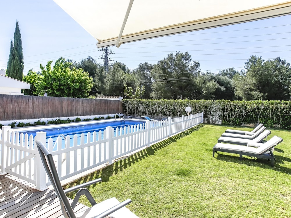 Casa Independiente con Jard n y Piscina Privada