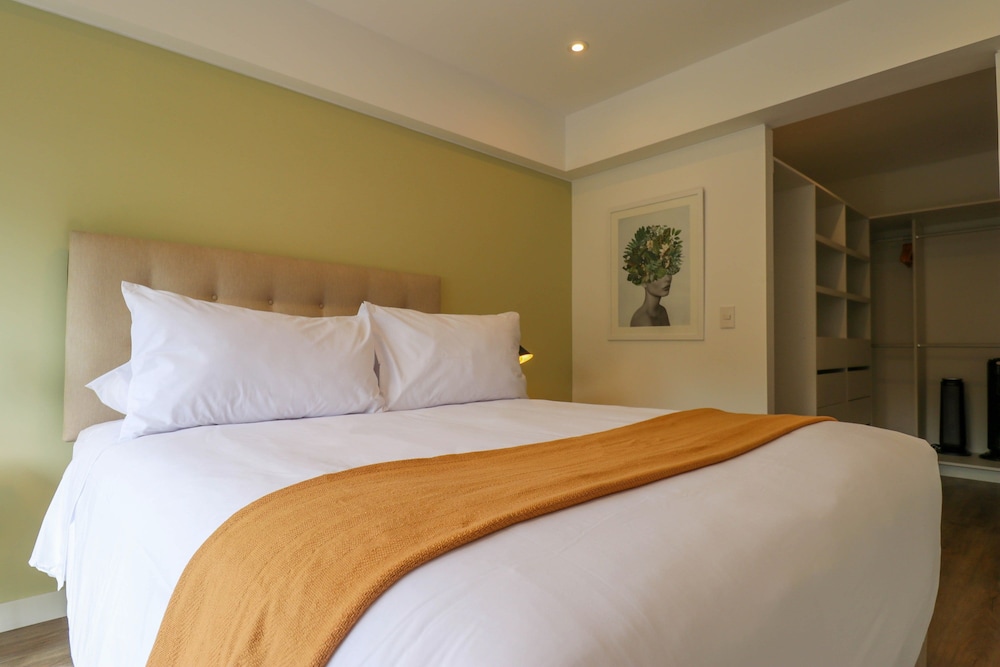 w Brilliant 2BR w Balcony in Miraflores