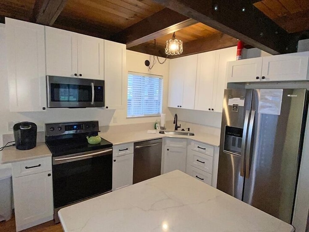 2708 Springwood Drive 2 Bedroom Cabin