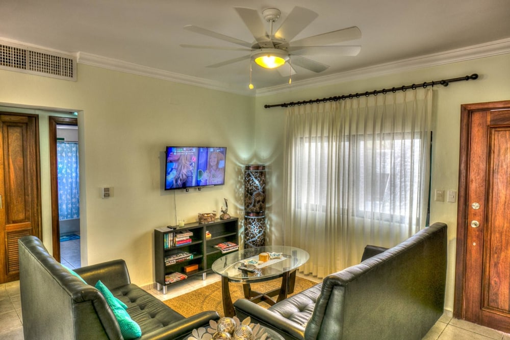 Dapper Beachfront 2 Bedroom Apartment - D201 view 4