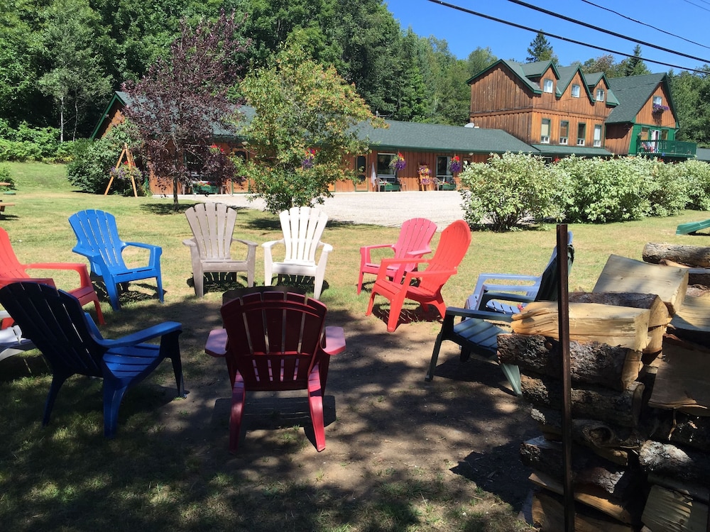 Dwight Village Motel