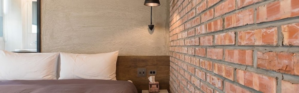 Wild Hotel
