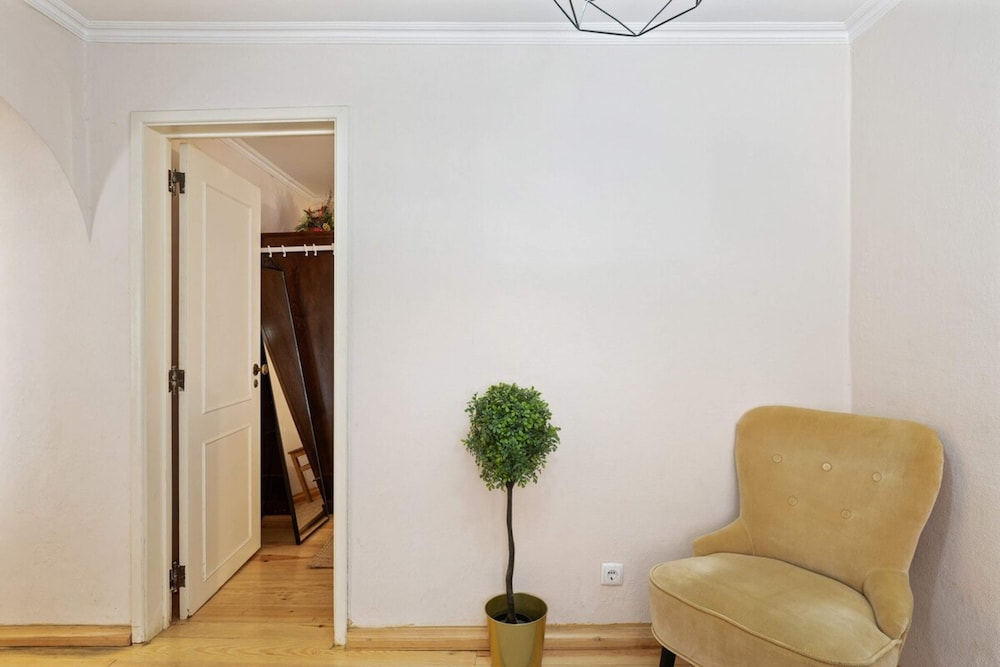 Portuguese Design 1 Bedroom Apartment in the Heart of Lisbon view 4