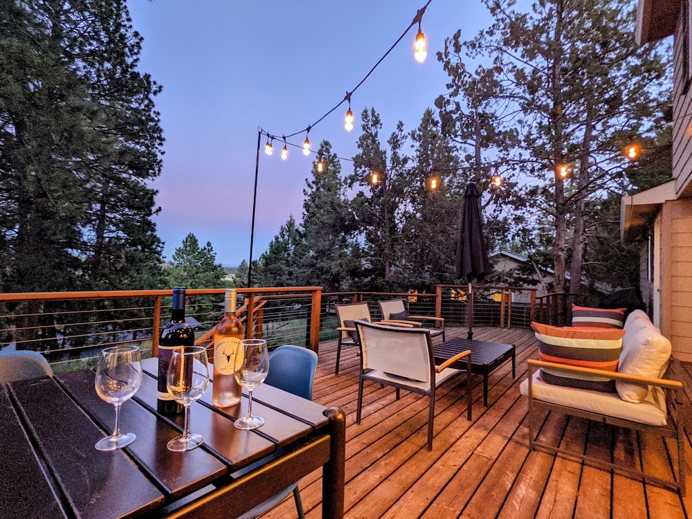 Serenity On 6th 30 Day Minimum 4 Bedroom Home by RedAwning