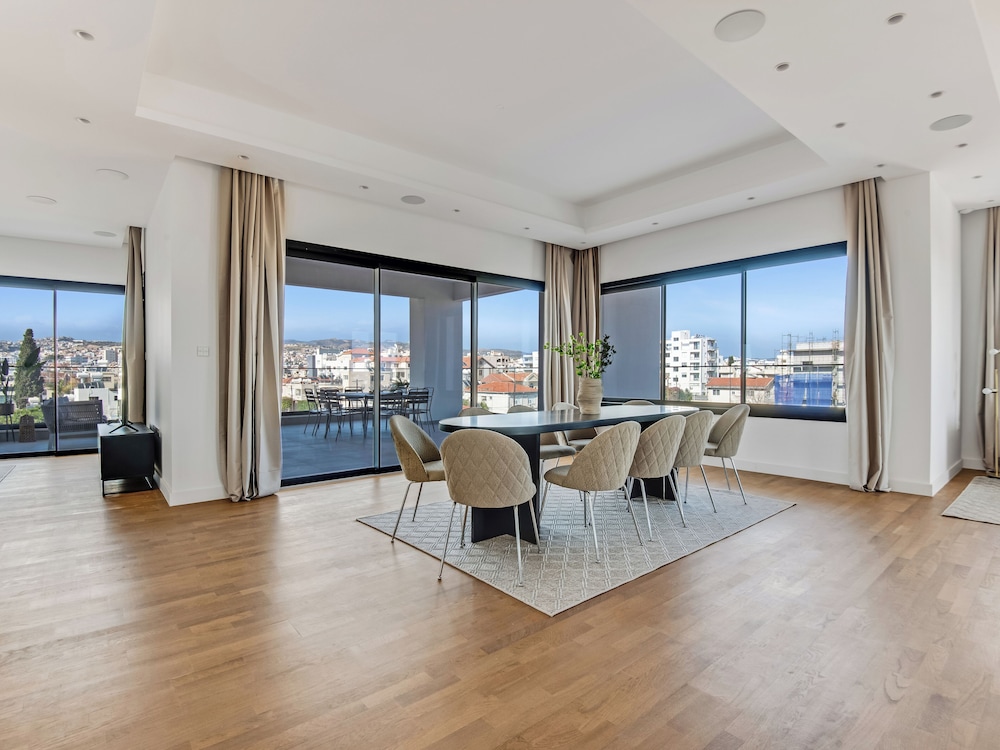 Sanders Crystal 2 Limassol