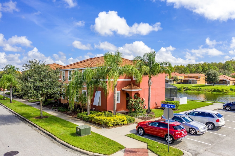 Fantastic Townhome with Pvt Pool and Lake view near Disney by RedAwning - Image 1