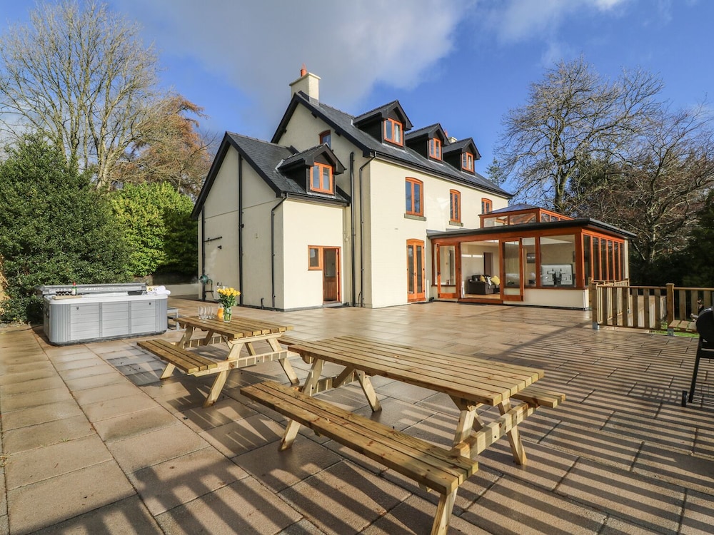Oakwood House