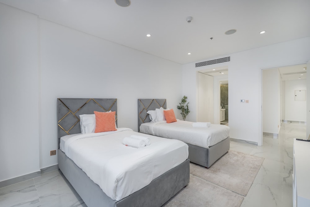 2 Bedroom With Beautiful Full Palm Waters Views