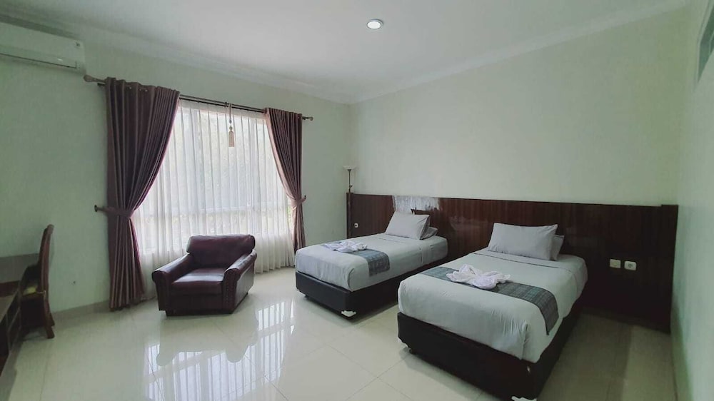 Aries Biru Hotel & Villa
