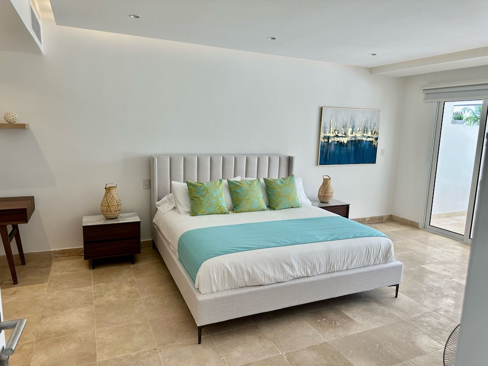 CapCana view 5
