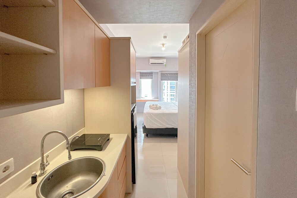Pleasant and Restful Studio at Orchard Supermall Mansion Apartment