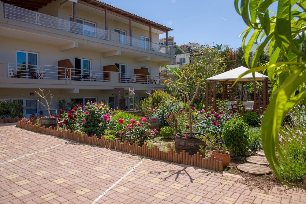 Stamatakis Boutique Studios