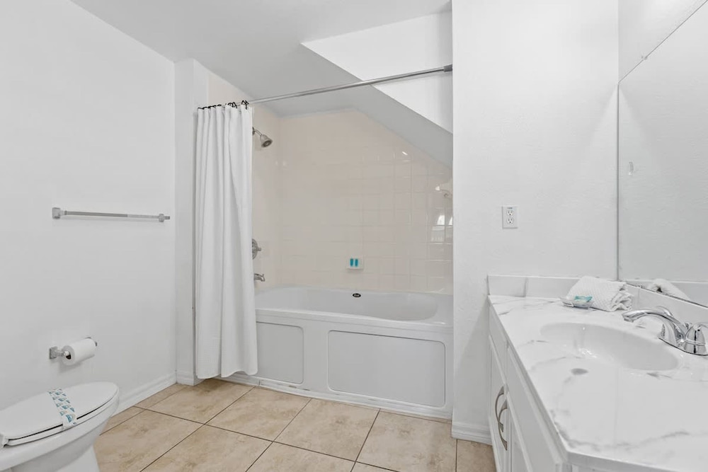 Relaxing 3BR Haven for 8 at Seven Dwarfs
