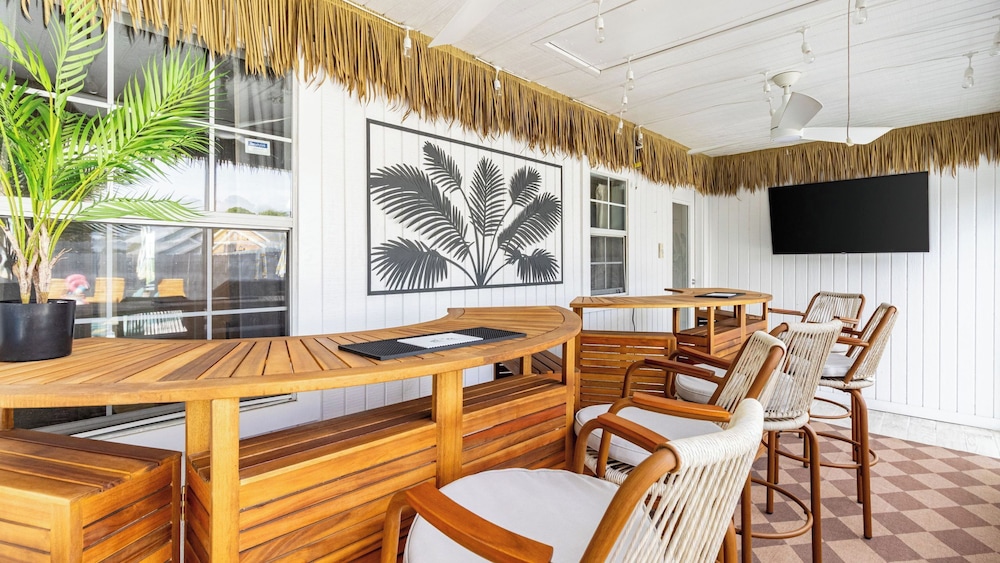 PCB Stay w/ Heated Pool, Hot Tub, Bars, Game Room & Quick Walk to Beach The Jade Oasis by Avantstay