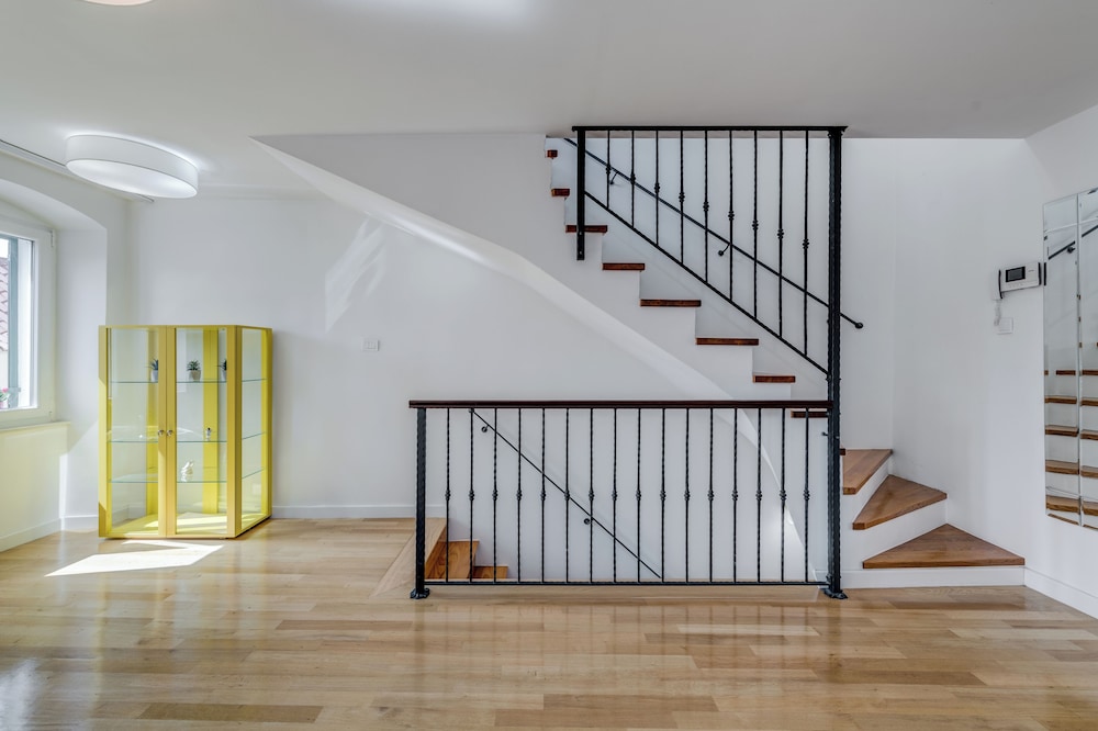 Heritage Carollini, Two-Story Residence