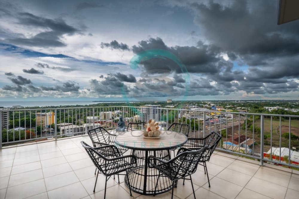 Pinnacle Penthouse Ambience Views Pool Gym - Image 1