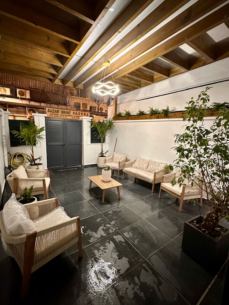 CYRUS HOTEL-HOUSE