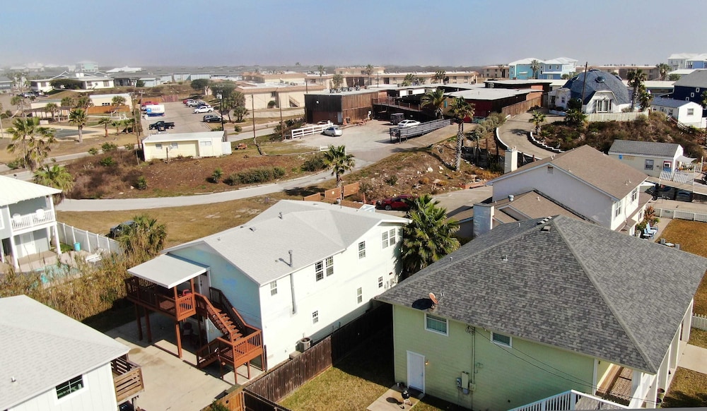 Near Beach & Dining in Golf Cart Zone + Private Balcony Salty Sunshine #B