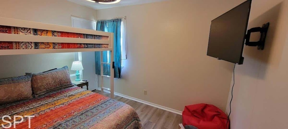 Large 3 Bedr Bay Views Pool Great Deck 3 Bedroom Condo