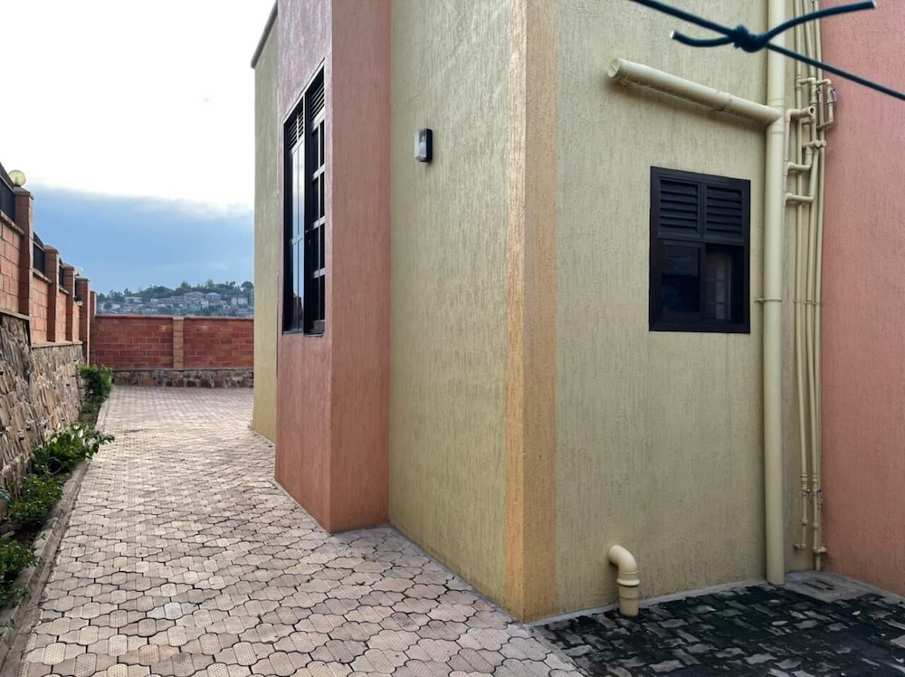 The Mugabi's Spacious Private Room