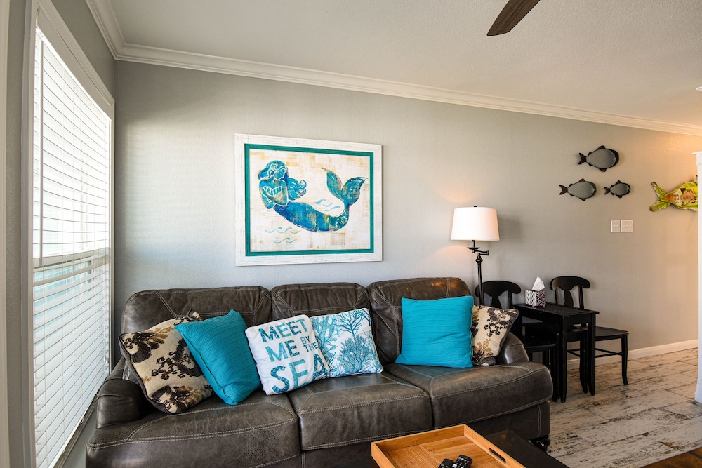Seascape 1318 1 Bedroom Condo by RedAwning