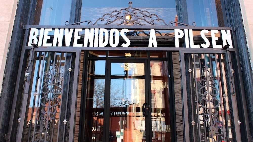 Spectacular Pilsen Studio for 2! by AllSet Turnover photo 2