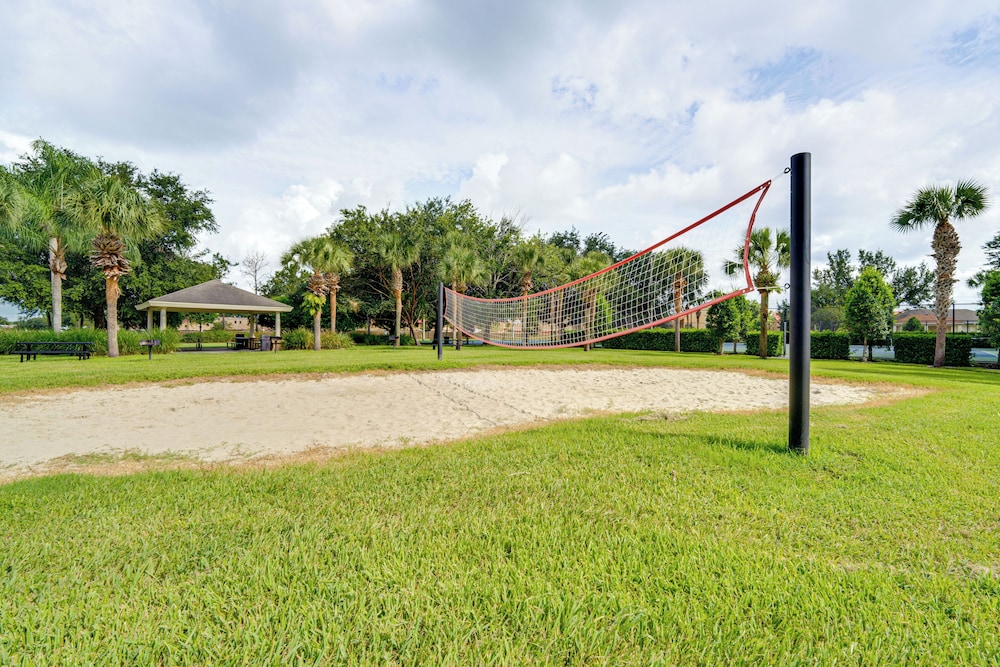 4 Mi to Disney: Family-friendly Resort Getaway!