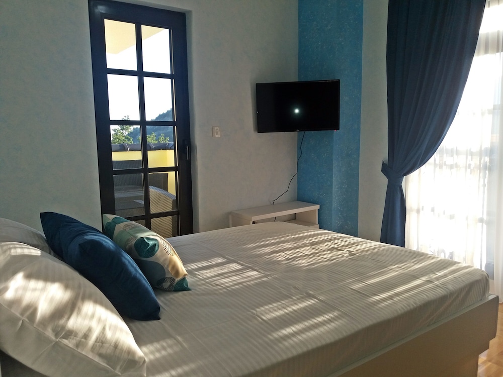 Luxury Villa with swimming pool Panorama view 3