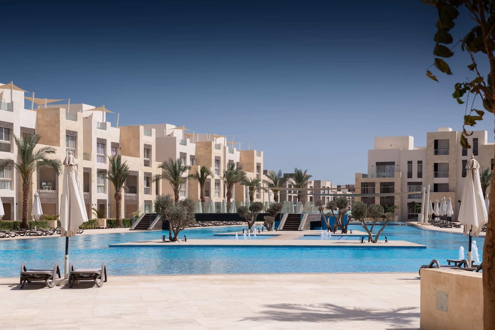 Xuru Stays I Exotic 1bdr w/ Outdoor Terrace Pool & Beach Access