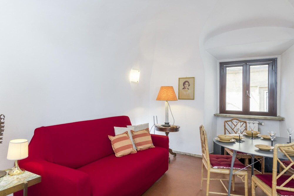 Diana in Pantheon Apartment