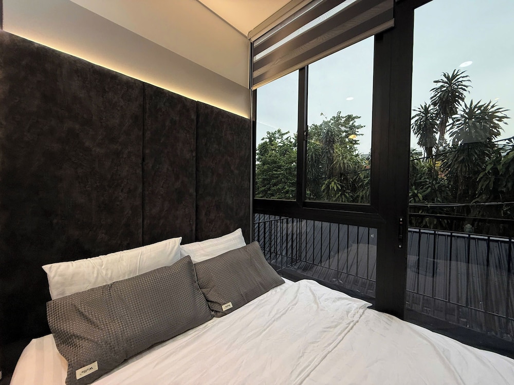Unite StayCation Nhieu Tu