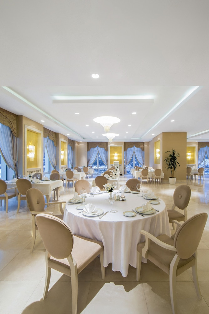Qafqaz Riverside Resort Hotel