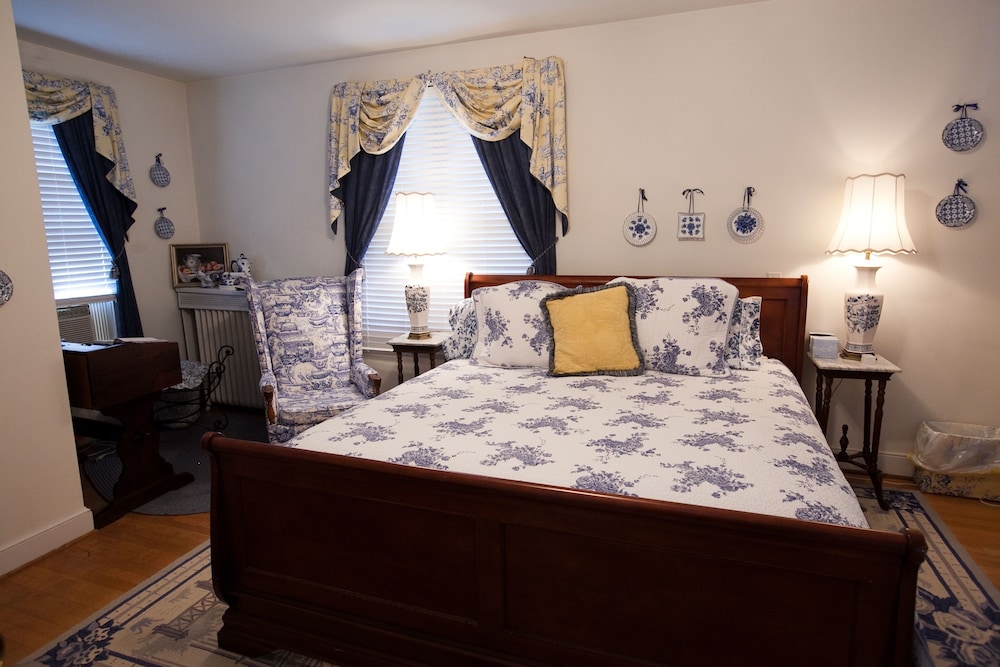 Inn On Poplar Hill