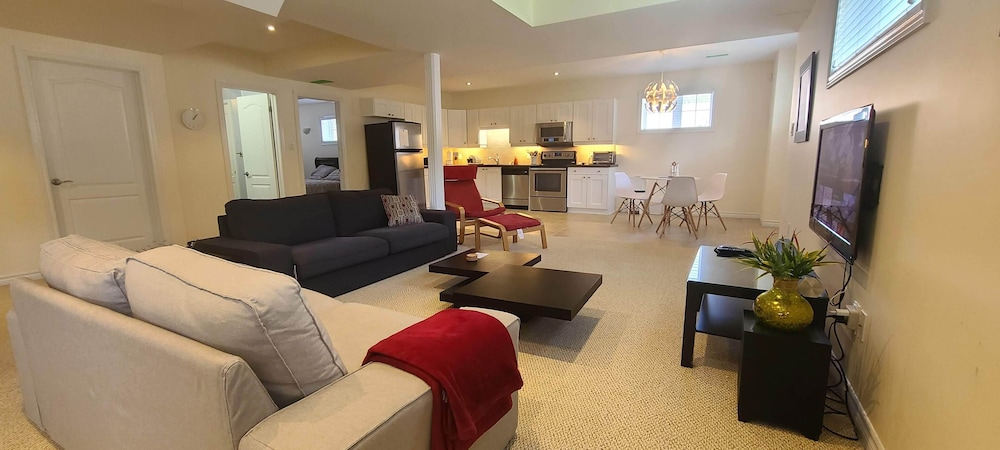 Spacious 2 BR, 3 Beds, Sleeps 6, Kitchen, Laundry view 5