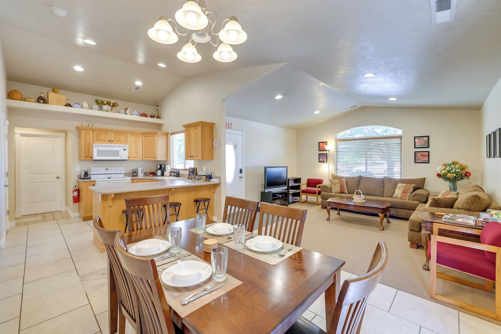 Family-friendly Utah Home, Easy Access to Zion! view 2