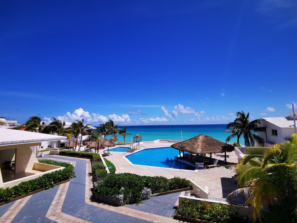 Brisas Beachfront Studios In Hotel Zone