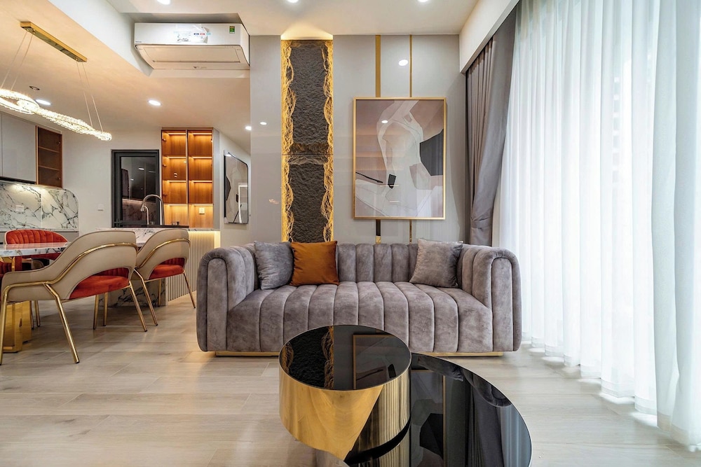 Apartment Landmark 81 by Urban Home