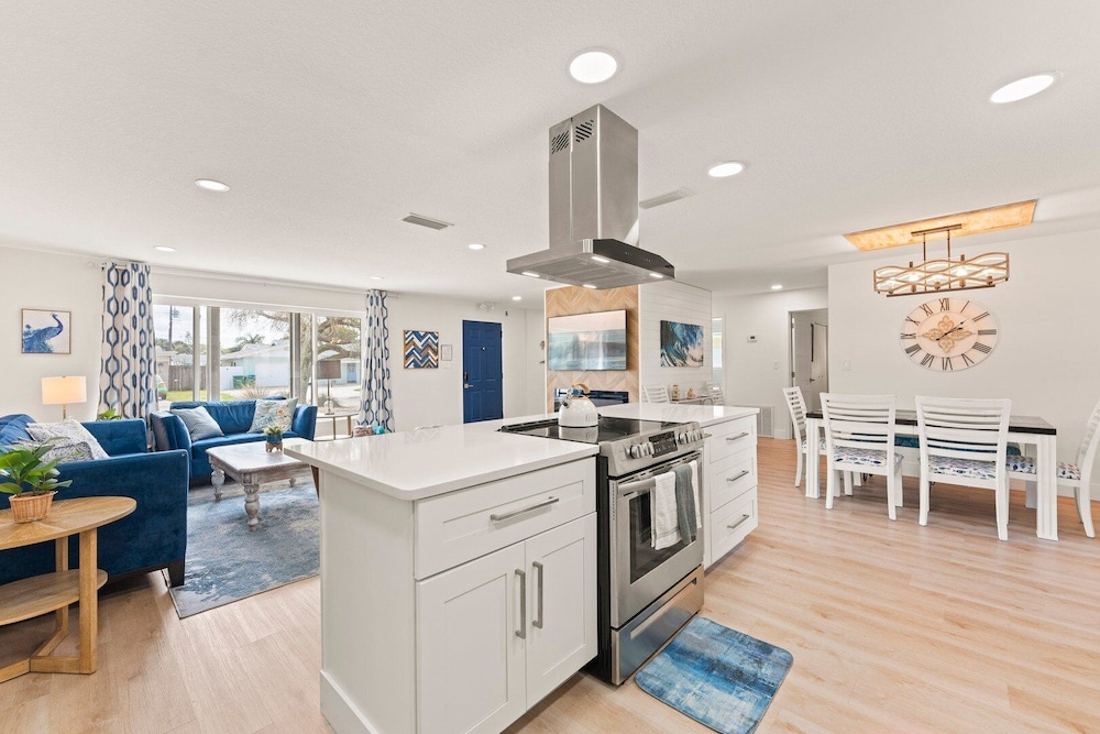 384 Harbor Drive
