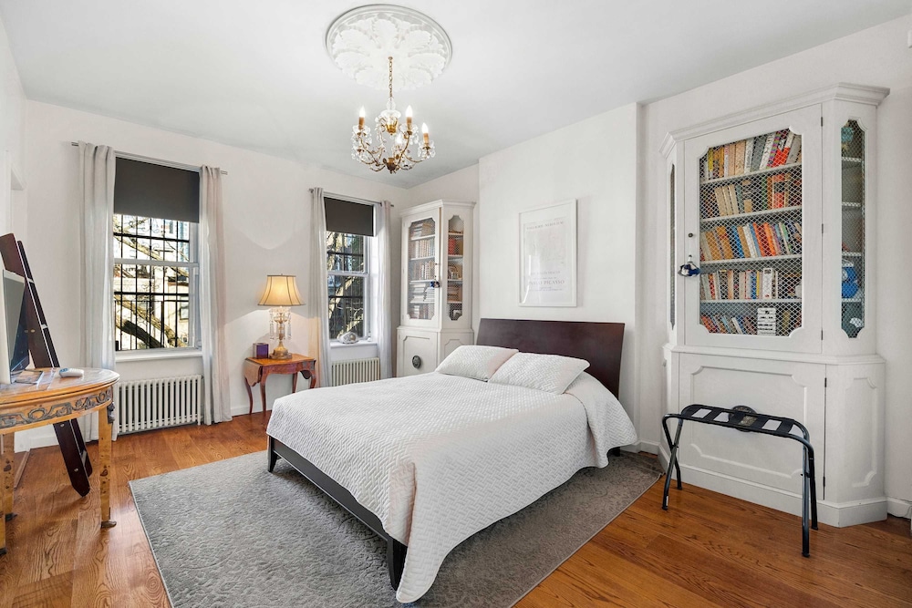 Gramercy Manor Triplex w Private Deck Garden