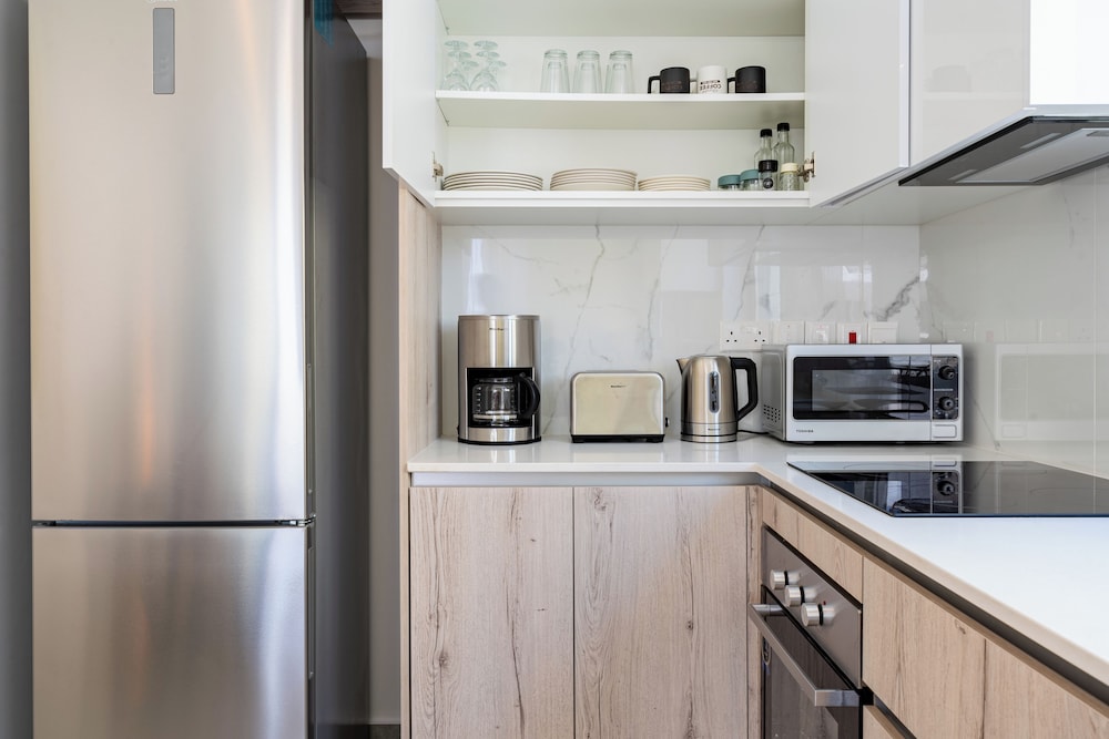 Solenne Stylish 2-BR Apt in Larnaca