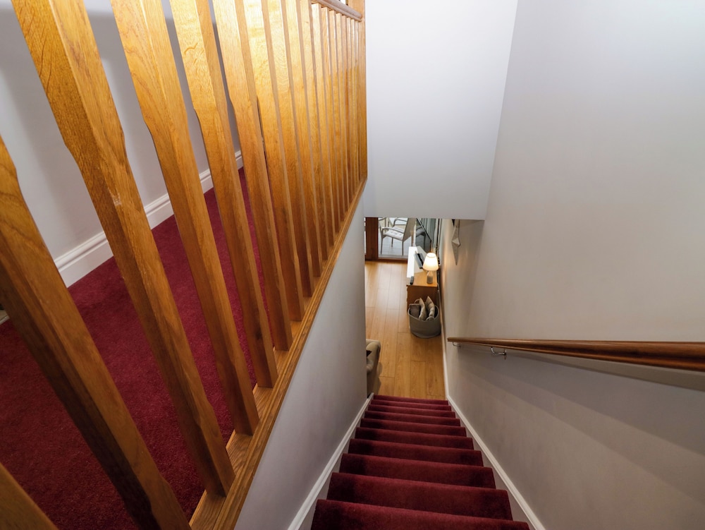 9 Swan House