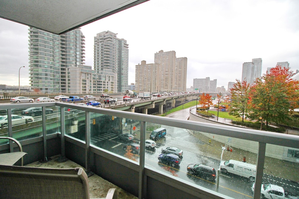 Executive 3BR next to Scotia Arena