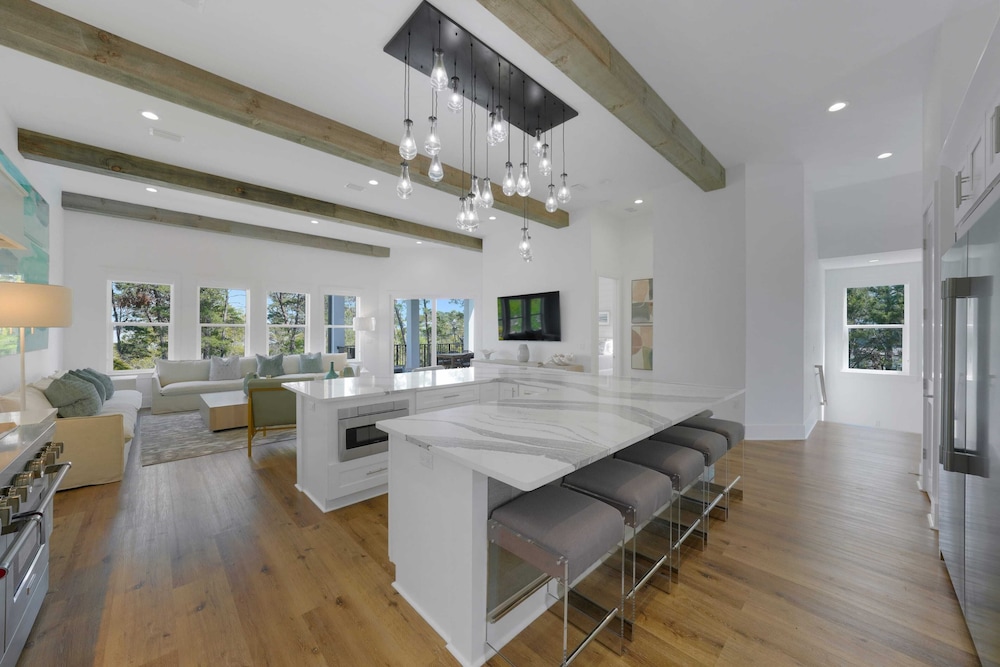 Sleeps 39 2 Luxe Homes w/ Free Golf Cart, Private Pool+spa 3 Blocks to Beach