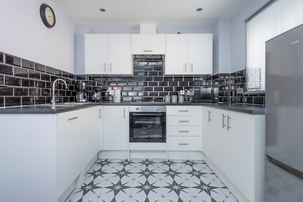 Stylish Elegant New Flat 5 Min from Crossrail