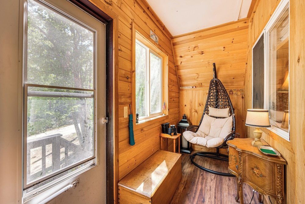 Walk to Beach & Playground: Charming Madison Cabin