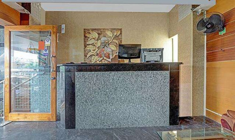 Lobby & Reception