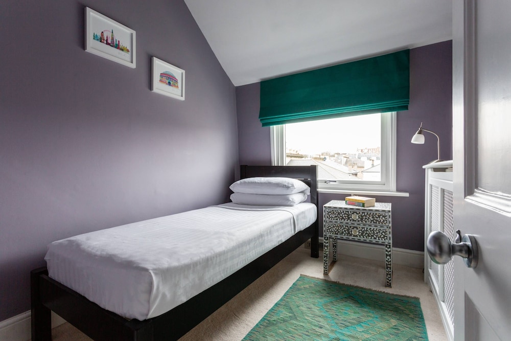 Stafford Terrace IV by Onefinestay