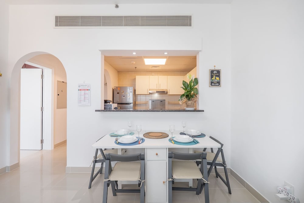 Modern 1-bed With Scenic Golf Course View